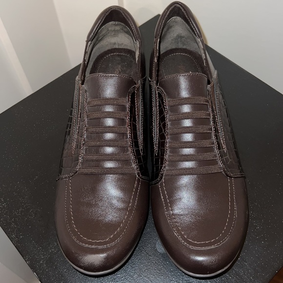 Vaneli Sport loafers, brown with faux alligator accents - Picture 2 of 7